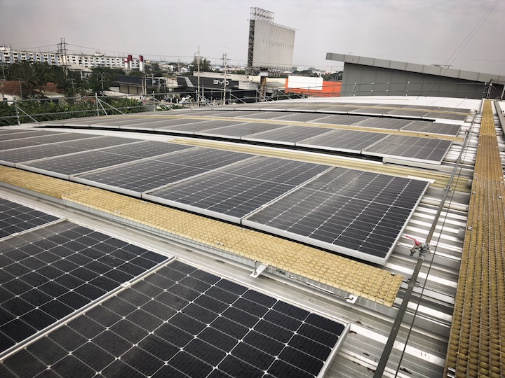 Pasukan Pemasangan HQ Melawat Rakan Kongsi Lama untuk Projek Bumbung Solar Komersial 100kW